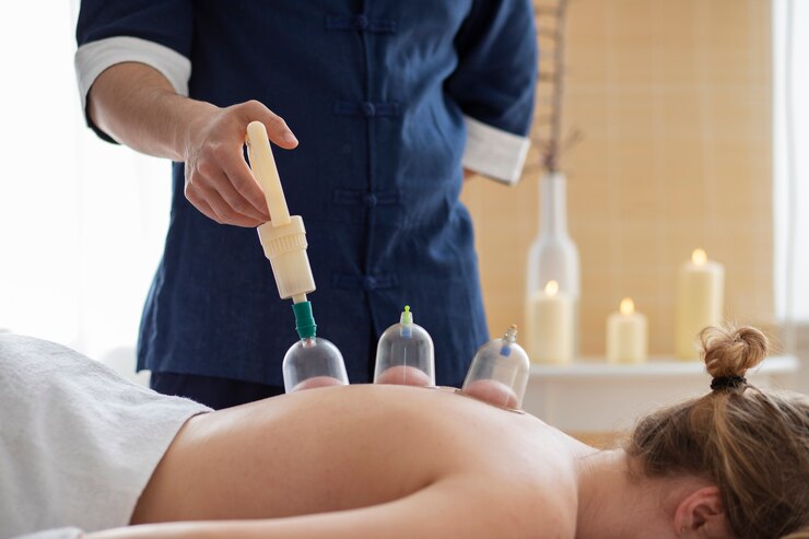 Mulher cuidando da pele